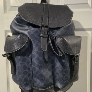 Coach Warner Backpack in Signature Canvas and refined pebble leather Cw211